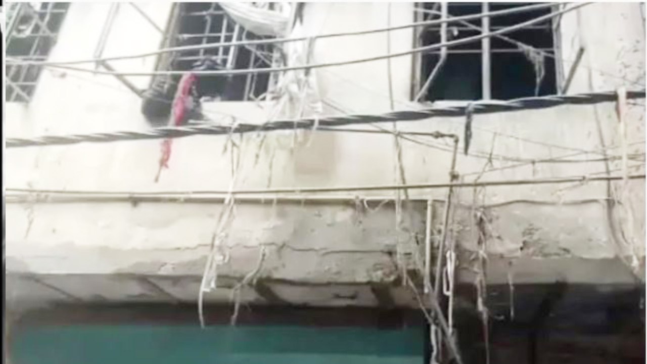 Massive fire breaks out in plastic & garment godown in Coimbatore | OneIndia News