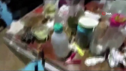 Zehir tacirleri yaşadıkları evi laboratuvara çevirmiş...Laboratuvara yapılan operasyon anları kamerada