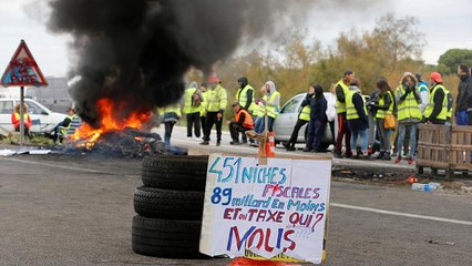 Gilets jaunes : le gouvernement dénonce "la dérive totale des manifestations"