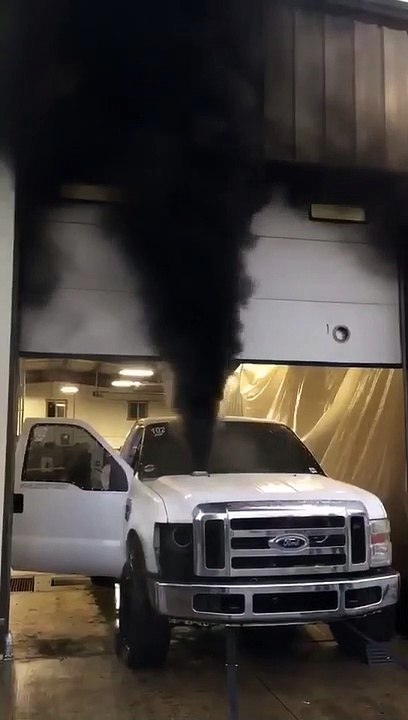 Engine Blows up Spectacularly During Dyno Contest