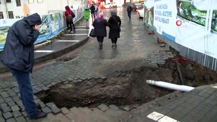 Trabzon'da Tarihi Tabakhane Köprüsü’nün Çıkışında Yol Çöktü