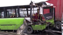 D-100 Karayolu'nda Trafik Kazası! Tır Halk Otobüsüne Arkadan Çarptı: 1’i Ağır 9 Yaralı