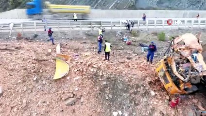 Tuğla Yüklü Kamyon Şarampole Yuvarlandı: 2 ölü, 1 Yaralı