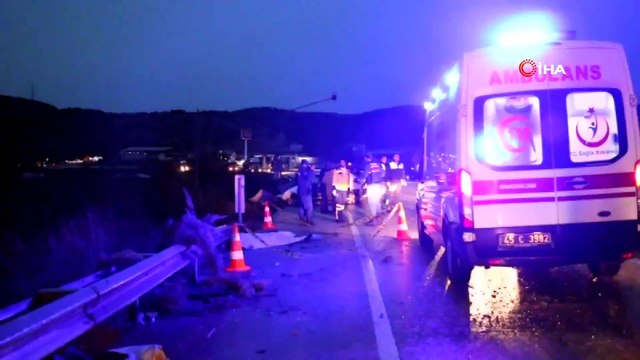 Karşı Şeride Geçen Araç, Bariyerlere Çarparak Durabildi; 1 Ölü,1 Yaralı