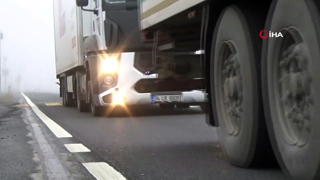 Bolu Dağı'nda yoğun sis...Sis nedeniyle görüş mesafesi yer yer 20 metreye düşüyor