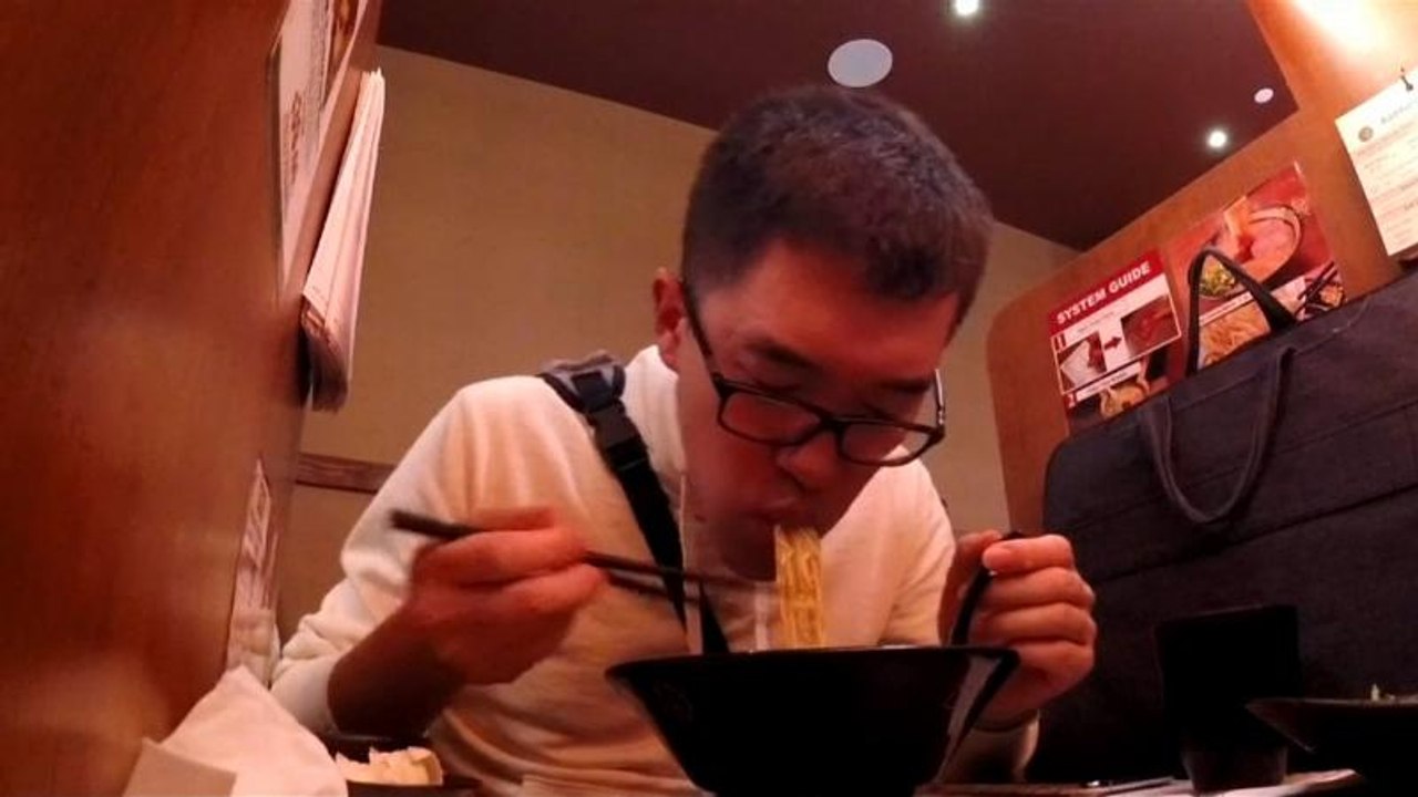 'Yalnızlık paylaşılmaz' yemekte bile: New York'ta bir yalnızlık restoranı