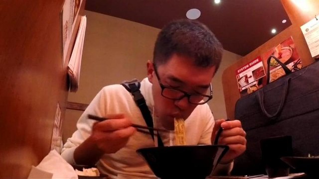 'Yalnızlık paylaşılmaz' yemekte bile: New York'ta bir yalnızlık restoranı