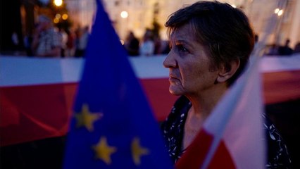 Polónia volta atrás em braço-de-ferro com UE sobre juízes
