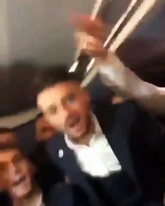 Quand les joueurs du Kosovo chantent "Ramenez la coupe à la maison" !