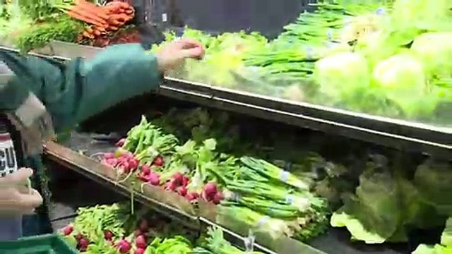Avoid romaine lettuce amid E. coli outbreak, health officials warn