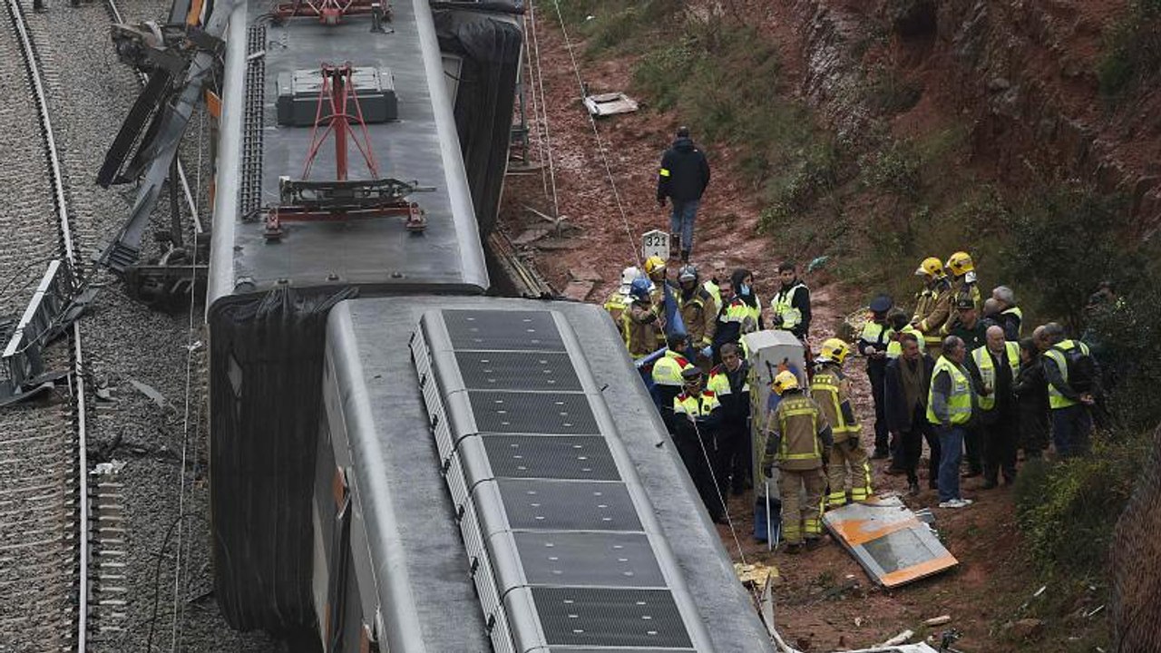 Zugunglück bei Barcelona: 1 Toter, 49 Verletzte