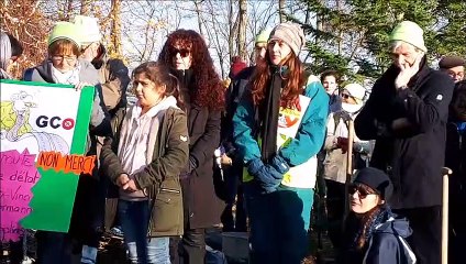 Plantation d'arbustes dimanche à Pfulgriesheim, en présence des grévistes de la faim