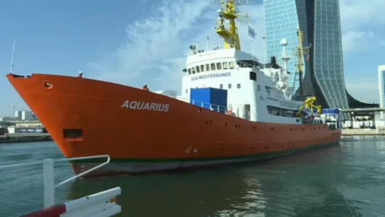 Италия требует арестовать "Аквариус"