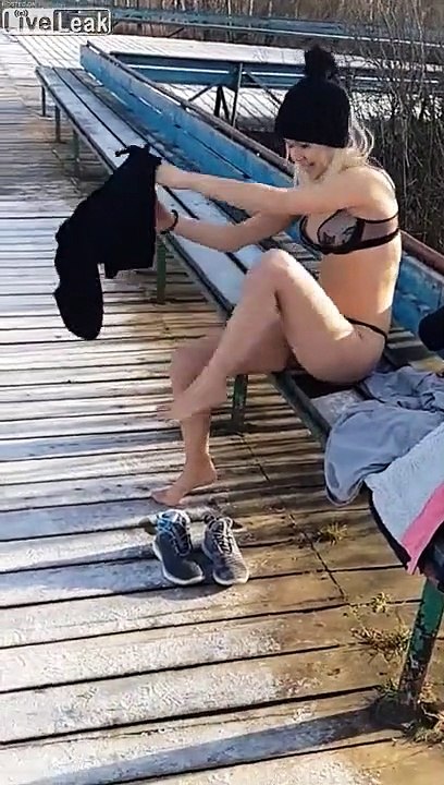 Buza düşen kız