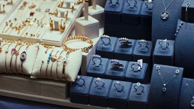 Söz | 60.Bölüm - Ateş ve Nazlı Yüzük Bakıyor!