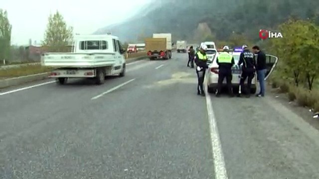 Yola çıkan köpek faciaya neden oluyordu...Köpeğe çarpmamak için aniden fren yapan işçi servisine cip çarptı: 5 yaralı