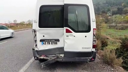 Otomobil işçileri taşıyan minibüse çarptı: 5 yaralı - MANİSA