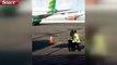Endonezya'da bir kadın, kaçırdığı uçağın arkasından koşarak yetişmeye çalıştı