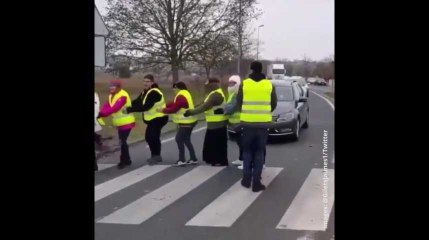 Download Video: Gilets jaunes: Les détournements les plus WTF de leurs danses