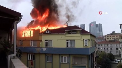 Belediye taş döktü, itfaiye geçemedi, 9 katlı binanın çatı katı alev alev yandı