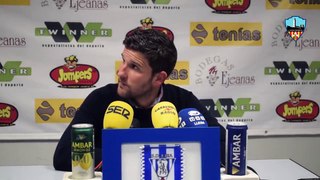 La polémica entre el entrenador del Lleida y un periodista por contestar en catalán