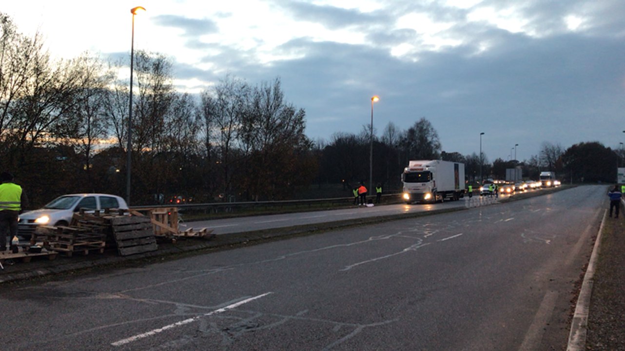 Les Gilets jaunes resteront « au moins jusqu’à la fin de la semaine »