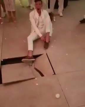 Il fait un backflip et ce qui se passe est dingue