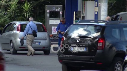 Ora News - Me sytë nga karburanti, 70% e çmimit shkon për taksa, shtohen rrugët me pagesë
