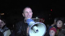 Report Tv-Banorët e 'Astirit' përplasen me njëri-tjetrin gjatë protestës