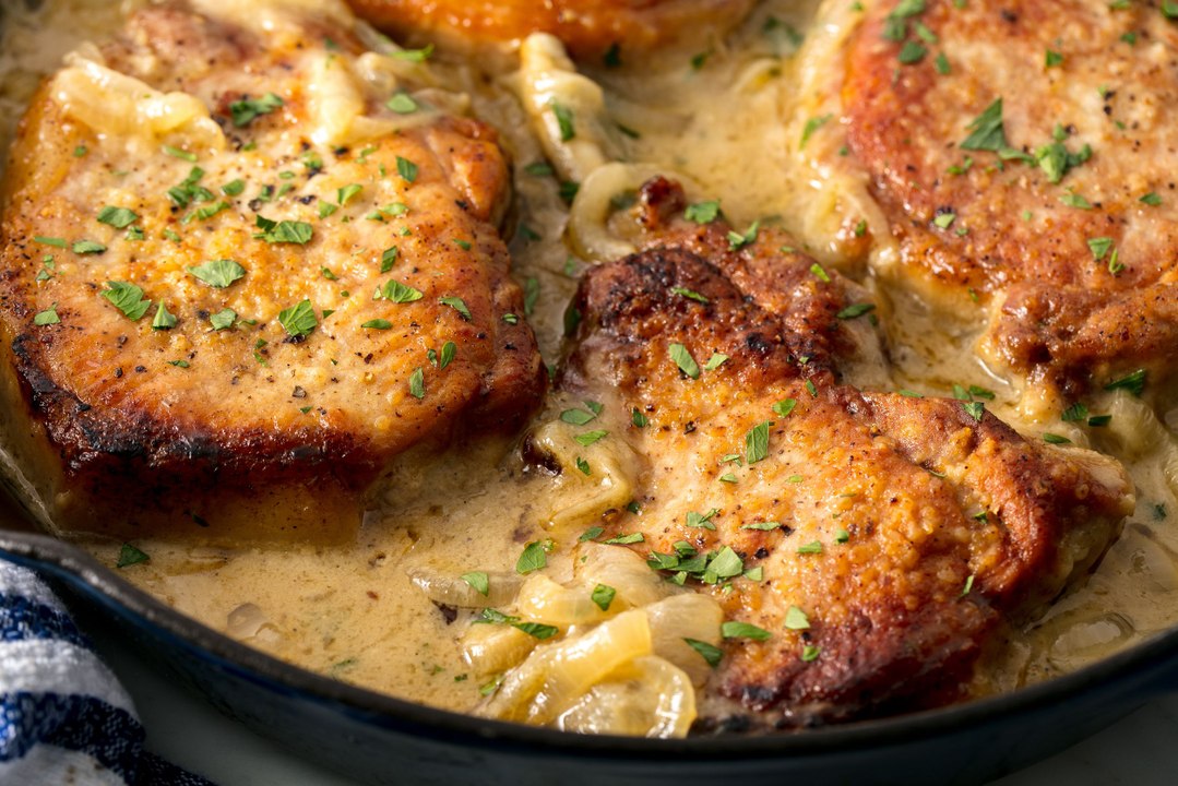 Smothered Pork Chops Are Way Better Than A Boyfriend