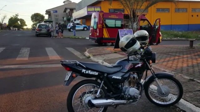 Ocupantes de moto ficam feridos em colisão