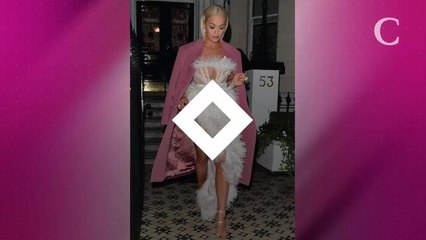 PHOTOS. Rita Ora et son obsession pour les plumes : retour sur ses looks les plus fous