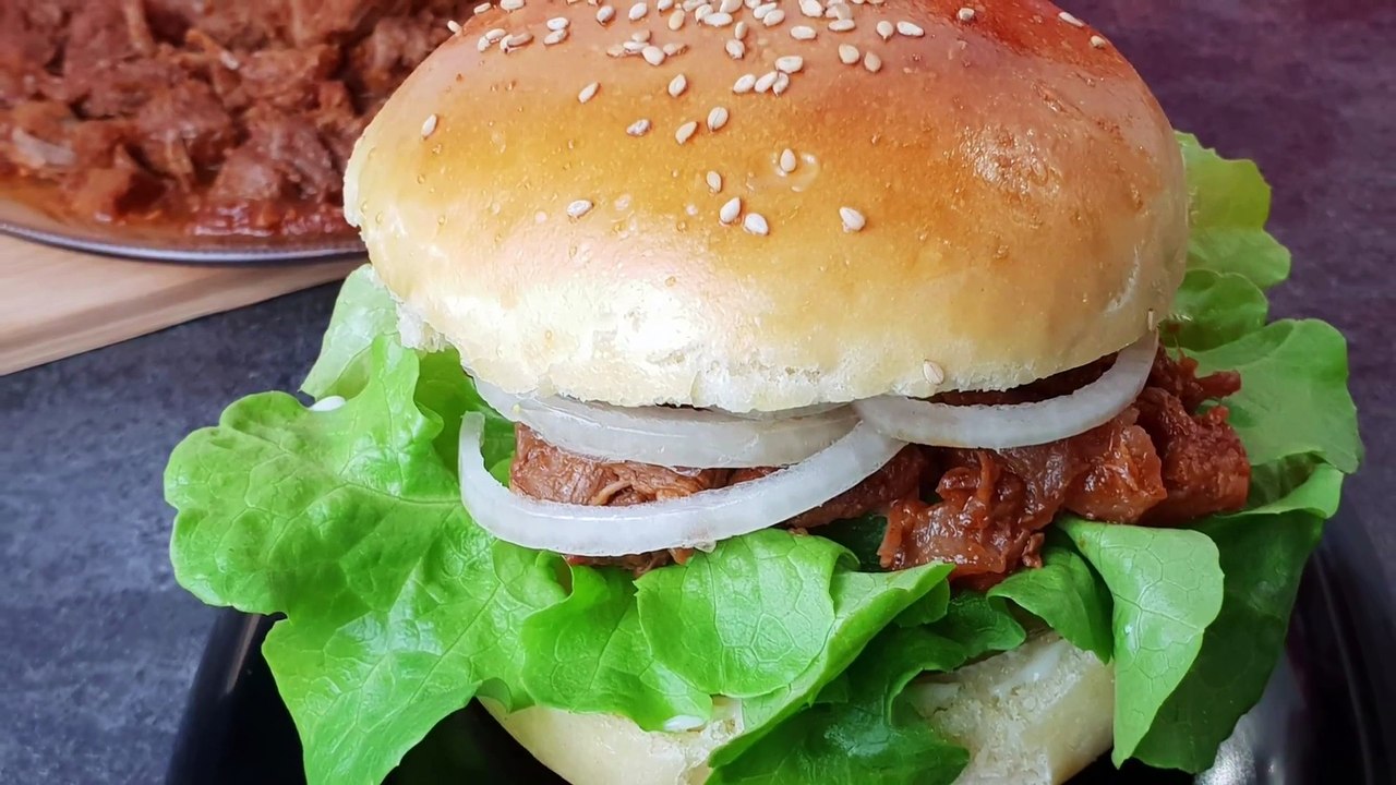 Pulled beef burger with homemade buns