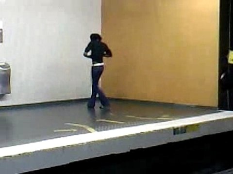 barre de rire sur le quai des champs élysées!!!!!!!