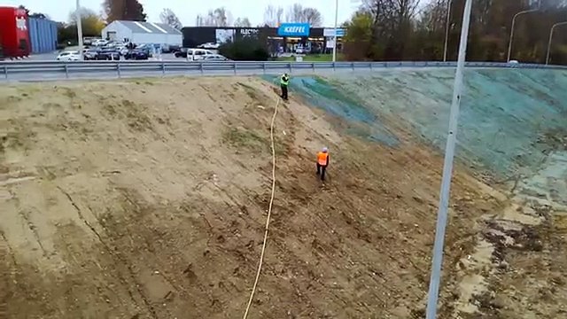 Le talus de l’autoroute à Bierges «repeint» avec des plantes sauvages