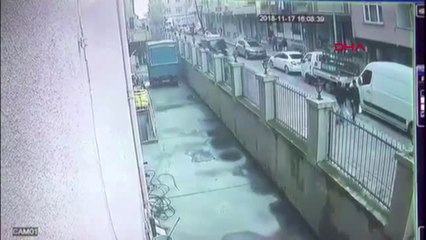 İstanbul- Sultangazi'de 2 Çocuğun Gasp Edilmesi Güvenlik Kamerasında