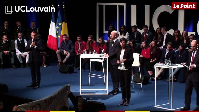 Emmanuel Macron pris à partie par un étudiant de l'université de Louvain en Belgique