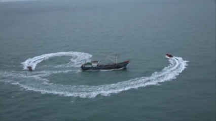 '물고기 싹쓸이' 무허가 중국어선 1척 나포 / YTN