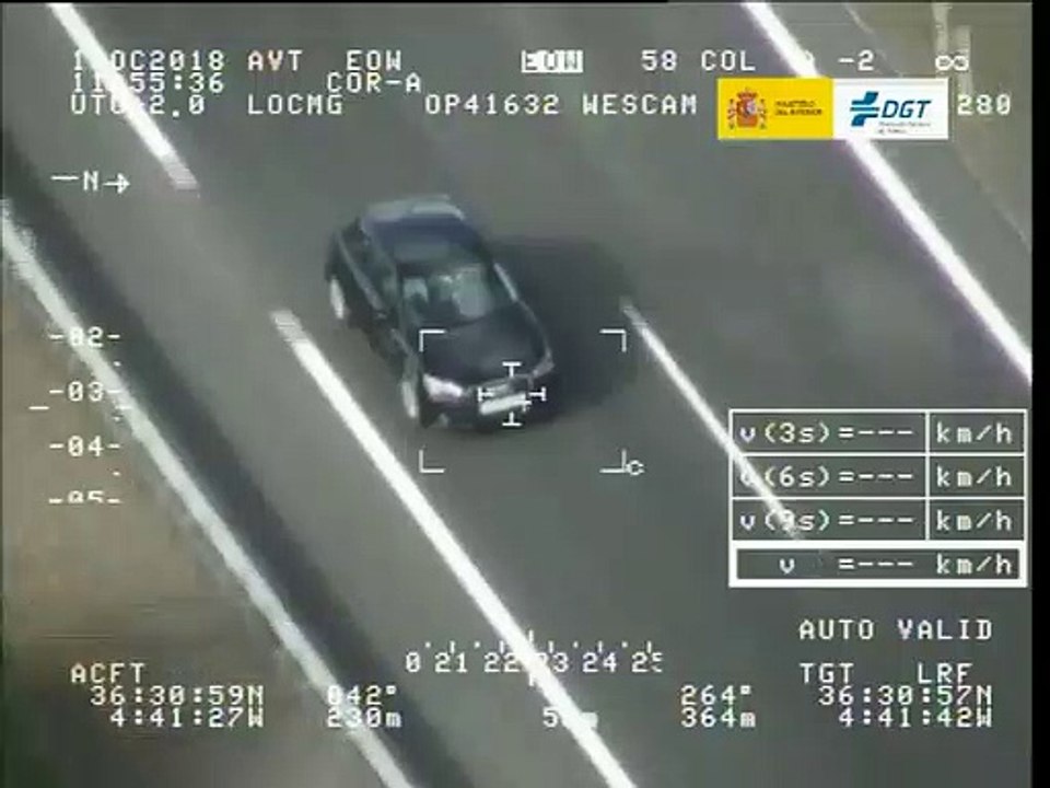 VÍDEO:  Pegasus pilla a este conductor chateando a 145 km/h