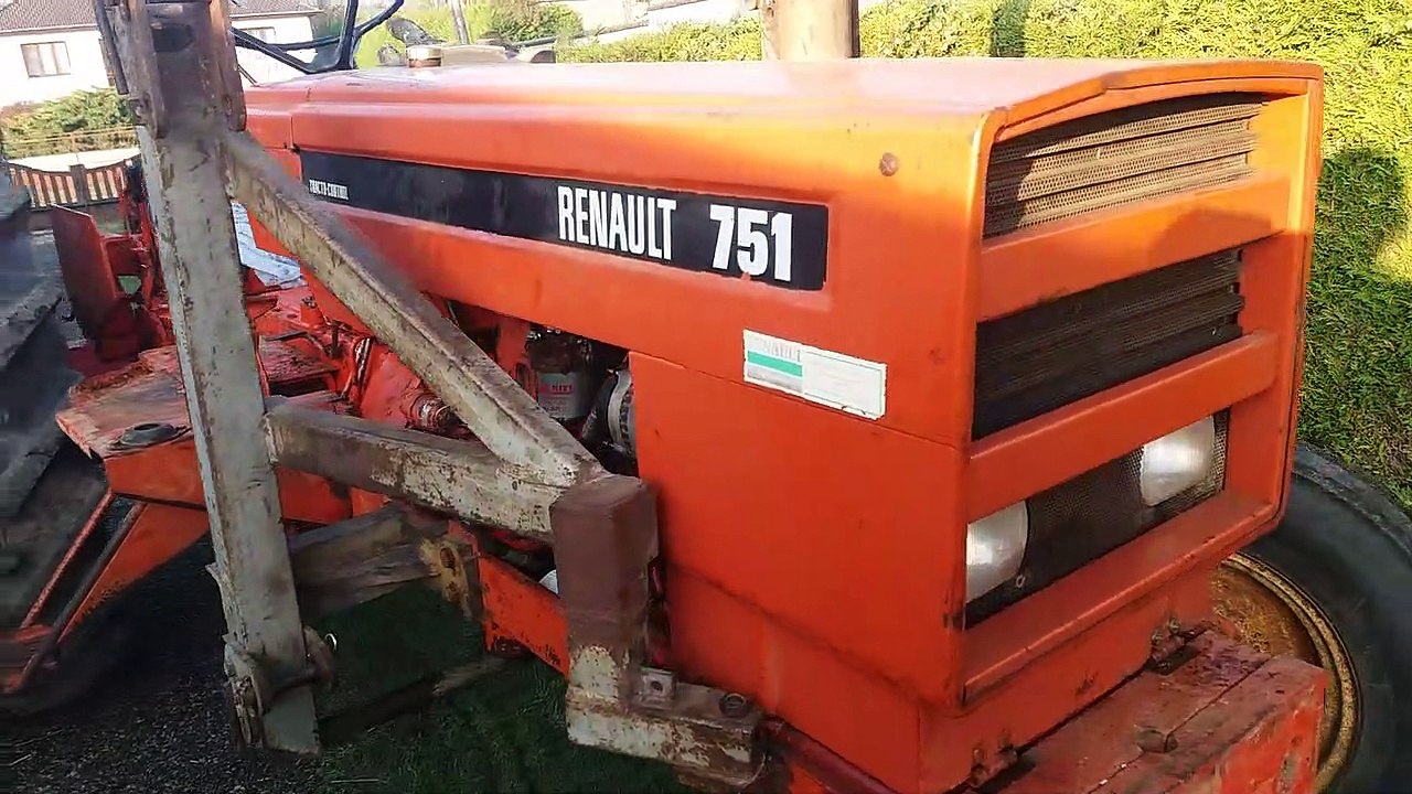 Tracteur Renault 751
