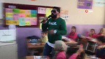 İngilizceyi Rap Yaparak Öğreniyorlar