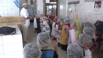 Ekmek İsrafına Dikkati Çekmek İçin Ekmek Yaptılar