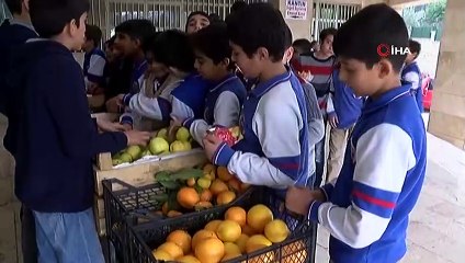Minik öğrenciler meyvelerle Gazze’ye yardım gönderiyor