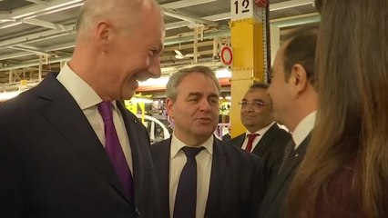 르노, '곤 CEO·회장직 유지' 결정...임시 수장에 볼로레 선임 / YTN