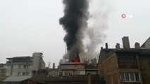 Öğrencilerin Çatıya Döktüğü Soba Külü Yangın Çıkardı...çatı Alev Alev Böyle Yandı