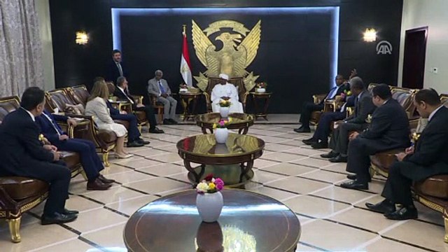 Cumhurbaşkanı Yardımcısı Oktay, Sudan Cumhurbaşkanı Ömer El Beşir'le görüştü - HARTUM