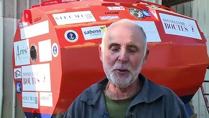 Aventurero de 71 años busca cruzar el Atlántico en un barril
