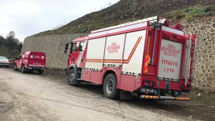 Hurda Yüklü Kamyonet Dereye Yuvarlandı: 5 Yaralı