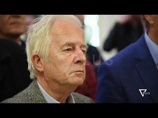 Veliaj nderon poetin Betim Muço me bust - News, Lajme - Vizion Plus