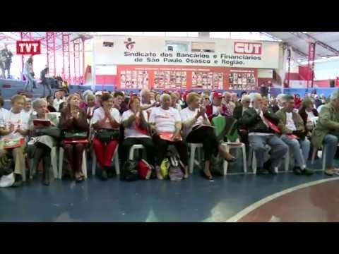 Jovens e idosos em apoio ao Plebiscito Popular